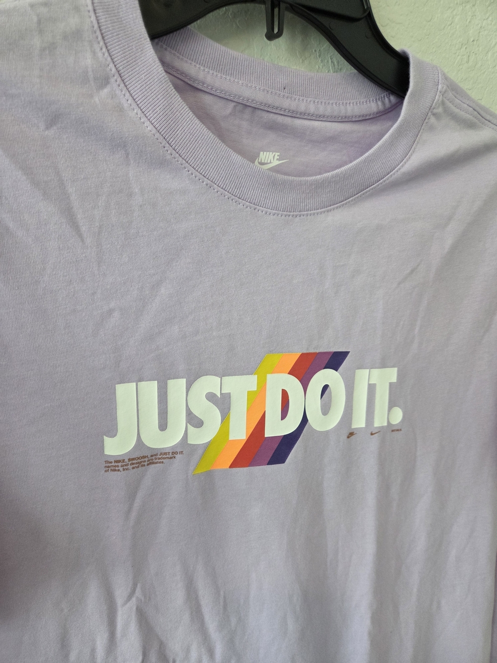 Nike Men’s Lavender 'Just Do It.' Graphic T-Shirt